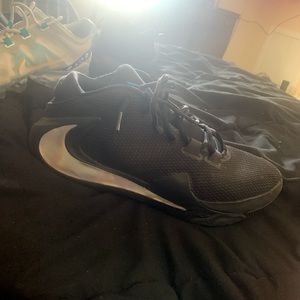 Giannis 1’s 8.5 men’s